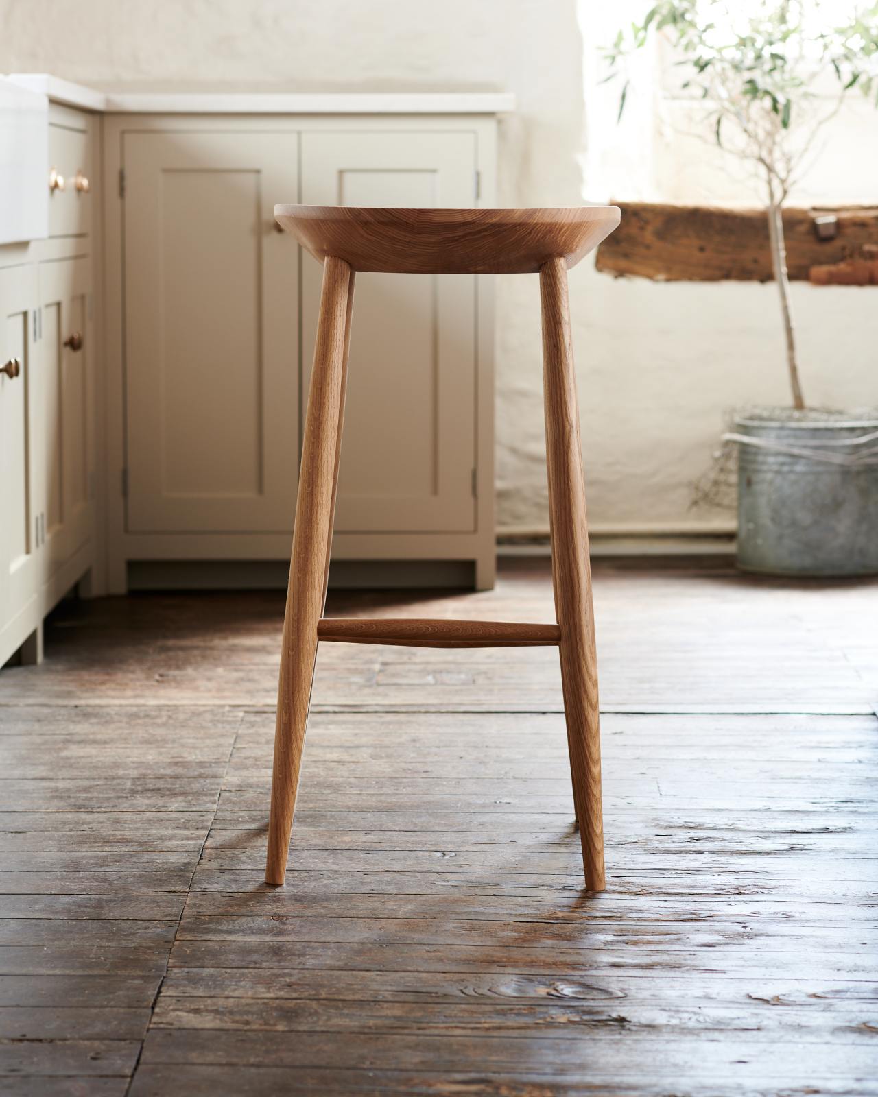 Wooden stool 2024 with back